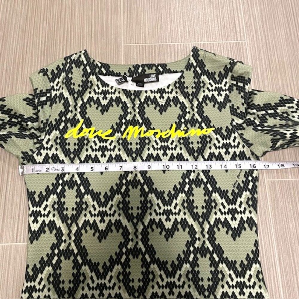 NWT Love Moschino Heart Logo Long Sleeve Snakeskin Fitted Dress Green Size 4 - Picture 15 of 16